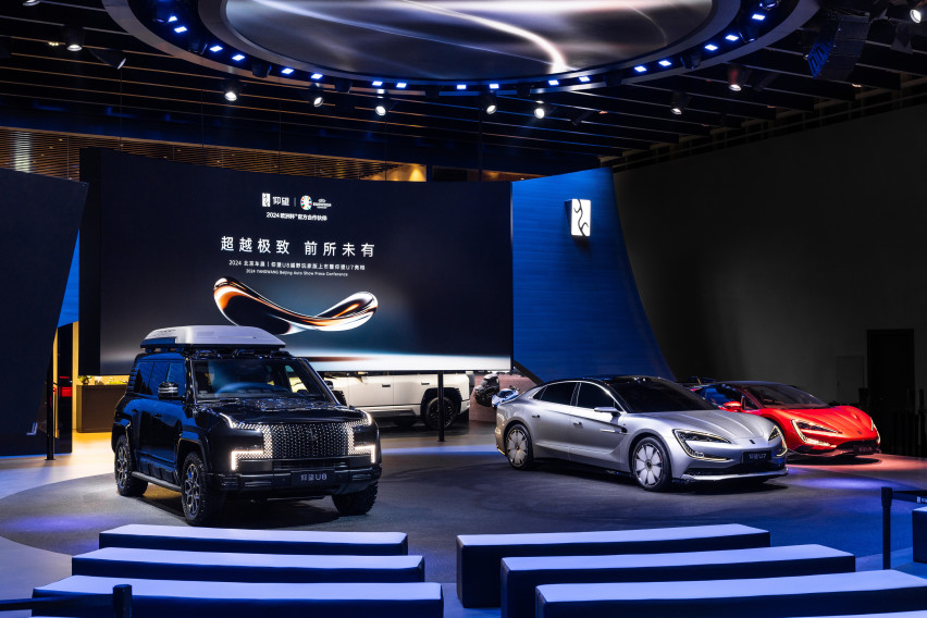 2024年的北京车展上，仰望品牌携全系产品惊艳亮相，其中最为引人注目的
