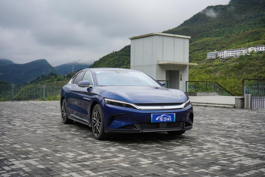 自主新能源内卷时代到来：极狐阿尔法S对比比亚迪汉EV