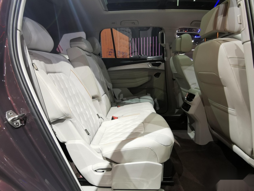 2021上海车展实拍：一汽-大众揽境，霸气十足的旗舰级SUV
