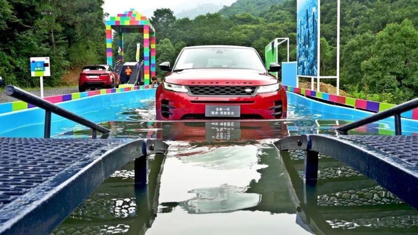 谁才是最美SUV？试驾新一代路虎揽胜极光