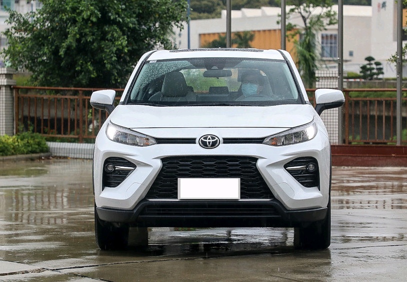 CT6降10万，XFL降18万，硬气的丰田SUV却一毛不拔？