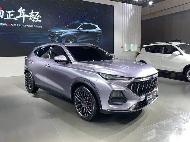 长安欧尚X5科技感内饰曝光，双联屏+高级档把，只要10万？