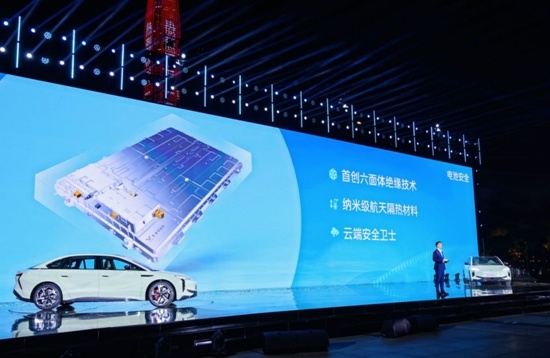 3.5秒破百、820km超长续航：红旗EH7究竟有多“All in”？