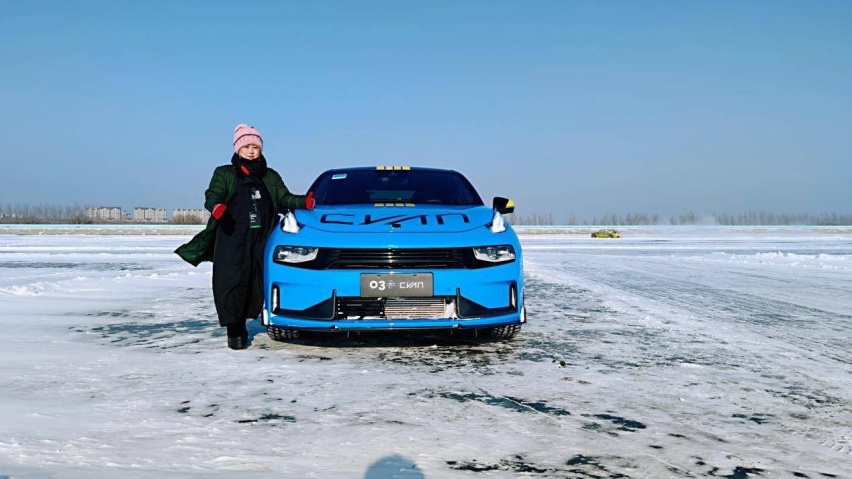 试驾官丨国产性能车天花板，在雪地漂移是种什么体验？