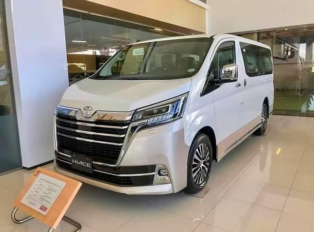 实用MPV，大空间丰田HIACE实车现身，2.8T动力配8座