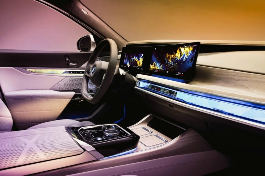 宝马的「百万级电动」教科书——创新纯电动BMW i7