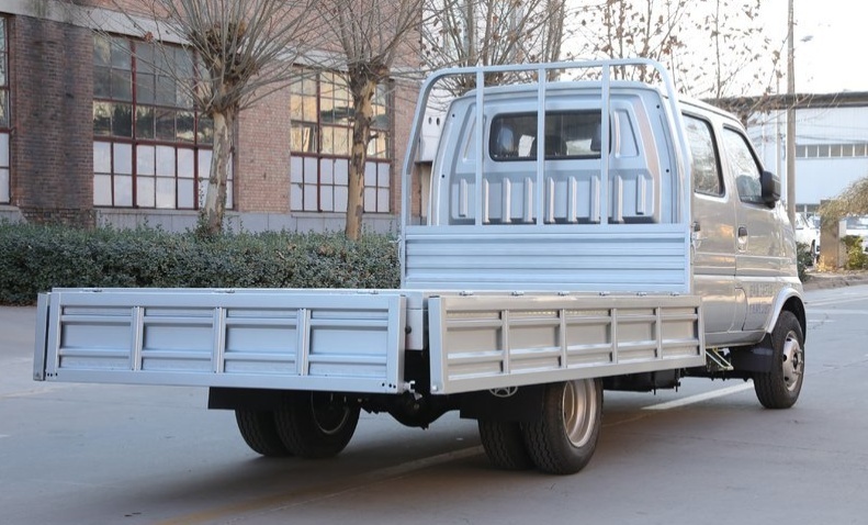 用10万元预算打造一台露营卡车：不用皮卡，选用微卡