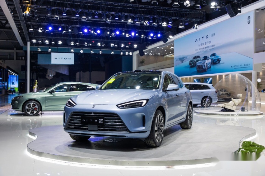 满电续航1425km，问界M5系列智驾版亮相重庆车展