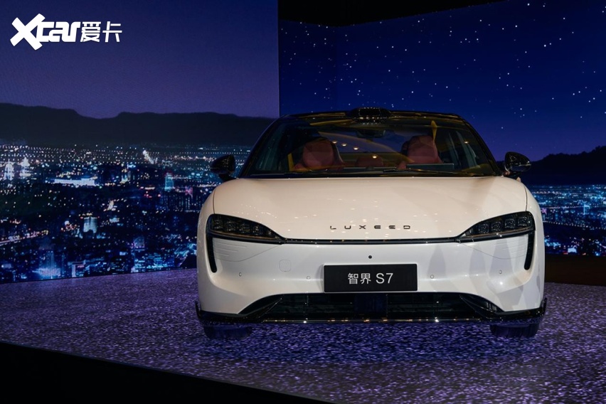 华为智选首款轿车亮相 满身都是黑科技!-爱卡汽车爱咖号