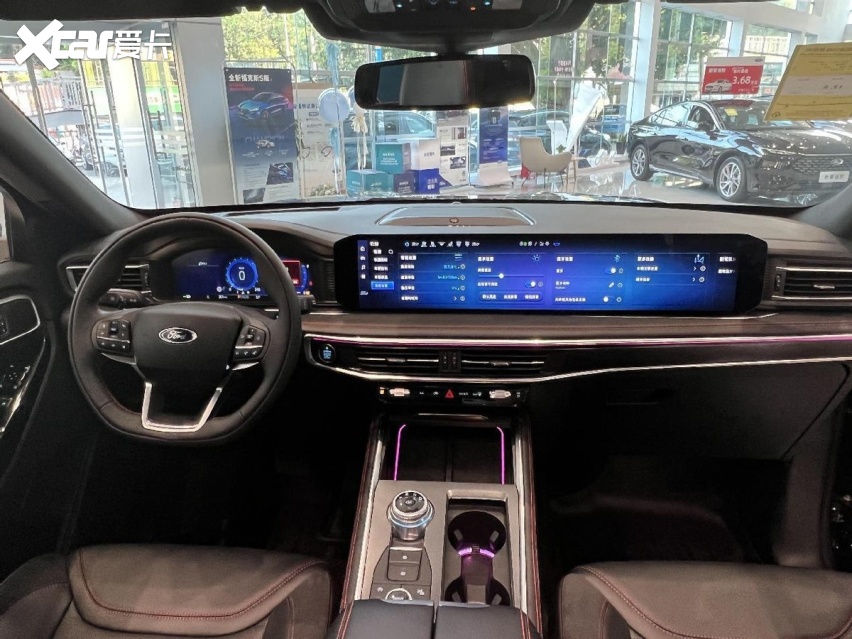 2内饰终于改了！30多万买合资SUV，为什么说全新福特探险者很值？