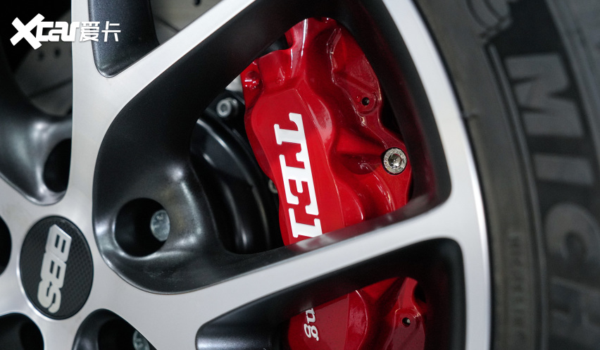 奥迪A4L(B9)改装TEI Racing P60S刹车套件