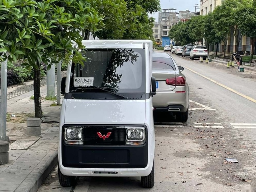 五菱E10谍照曝光，超萌的快递专用小车