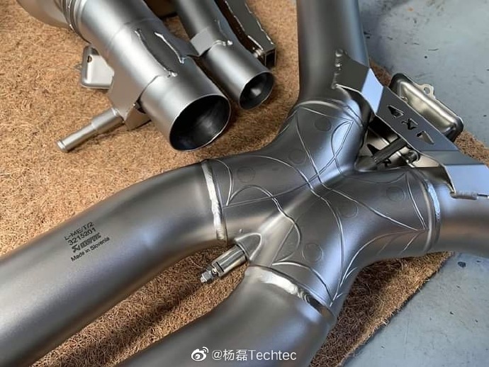 奔驰C63S AMG德国Techtec刷ECU刷电脑AK排气