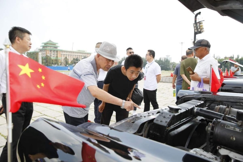 回家！18台红旗收藏车巡游长春街头