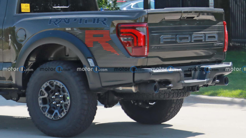 新款福特F-150 Raptor R谍照曝光，5.2L发动机就够迷人