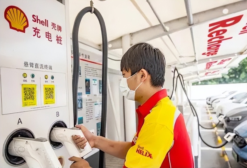 比亚迪海外狂飙突进，全球车市要变天，最受益的仍是中国消费者？