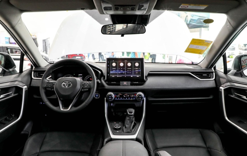 丰田新款实力派SUV：油耗4.6L，加92汽油，还有四驱，仅17万