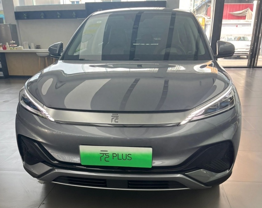 定位纯电车，一公里才8分钱，13.58万起，8月份大卖24272辆