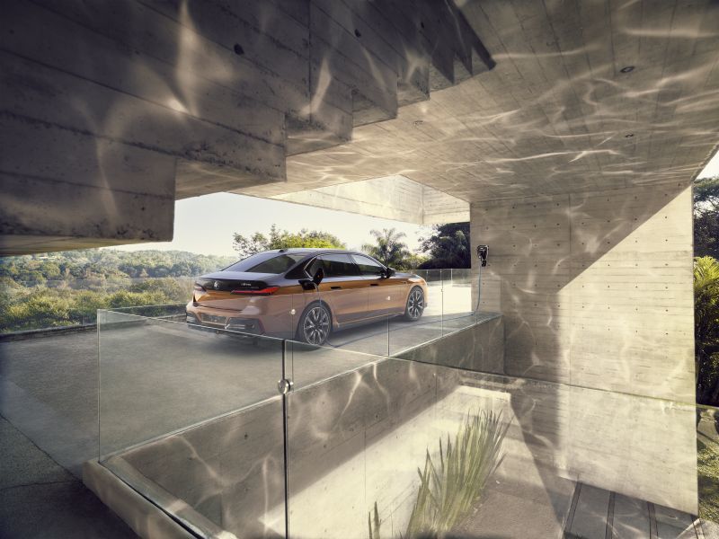 最强电动旗舰创新纯电动BMW i7 M70L领衔