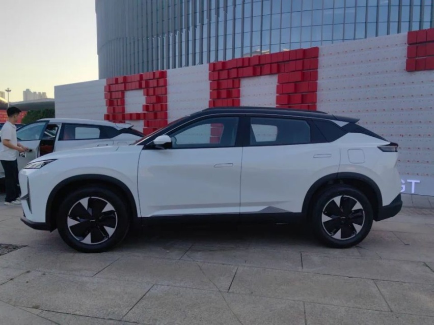 东风风神L7，不到13万的混动SUV