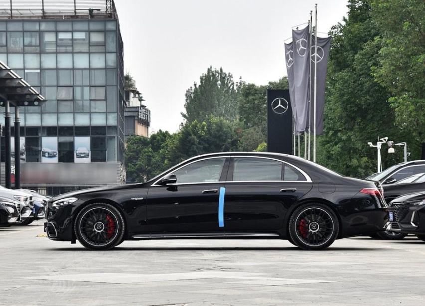 全新梅赛德斯AMG S 63，极致性能与奢华的完美融合