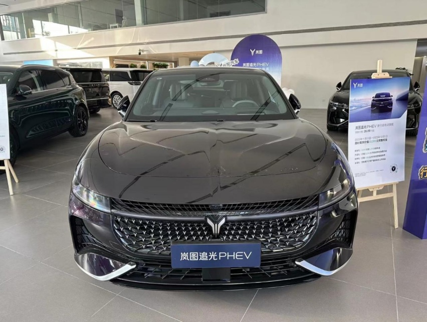 2024款岚图追光PHEV，可预判路况的魔毯悬挂，双电机+1.5T