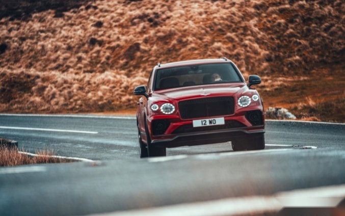 4.0T V8引擎+4.5秒破百，宾利添越S亮相广州，有四种越野驾驶模