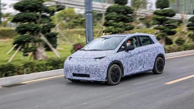 欧拉闪电猫曝光、敞篷版的宏光MINI EV来了…丨今日车闻