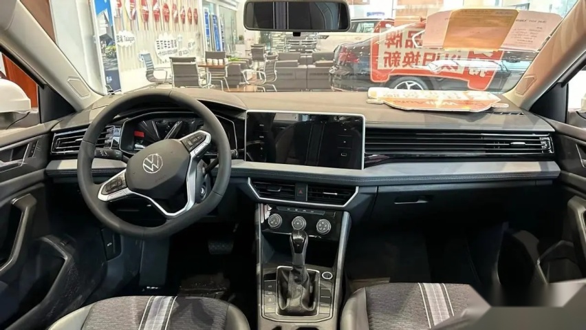 探店实拍大众速腾：现金优惠3.2万，性价比提升，家用依旧很香？