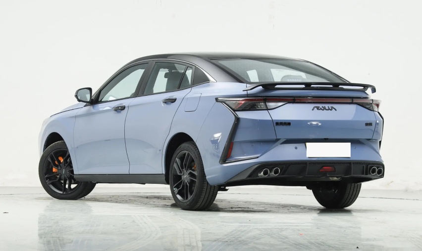 全新“黑武士”三厢车上市！300扭矩，6万级新车，15万的档次