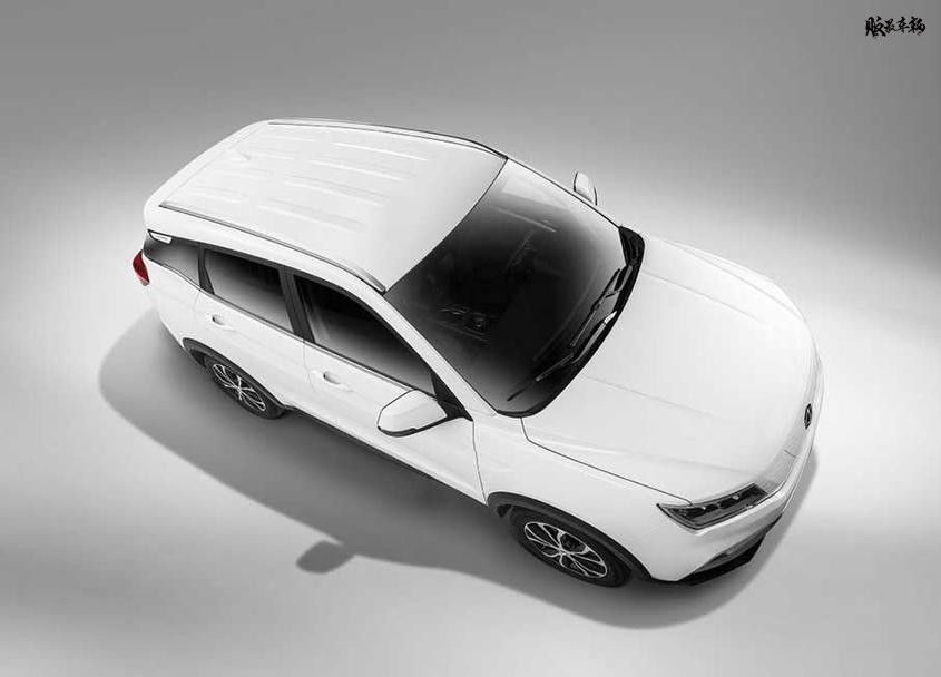 雷丁i9车型官图发布，新车定位于小型SUV