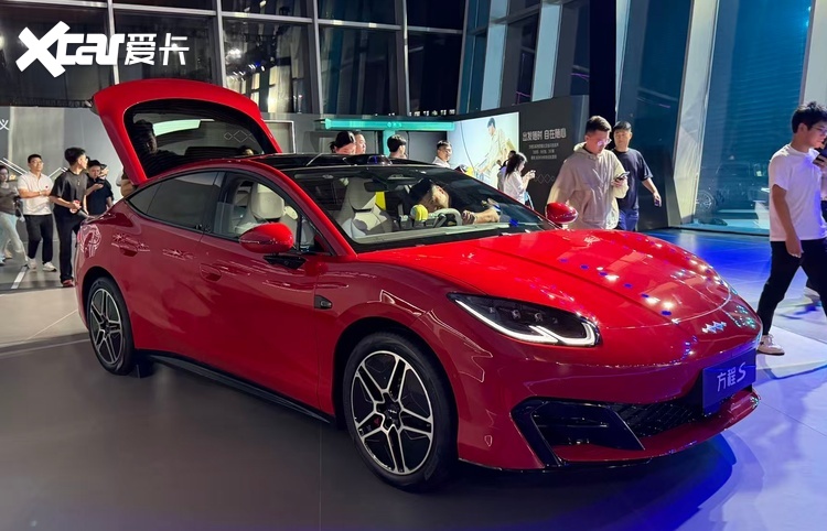 方程S与S GT双车齐发，云辇-A\M可选，价格18.99万起