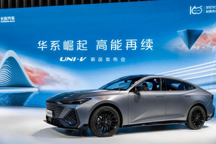 有力！省油！长安UNI-V 2.0T、UNI-V iDD重磅亮相重庆车