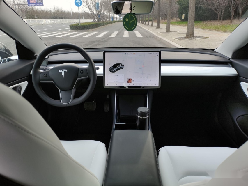 开完了特斯拉Model 3，再开宝马i3，才知道两者差距到底有多大