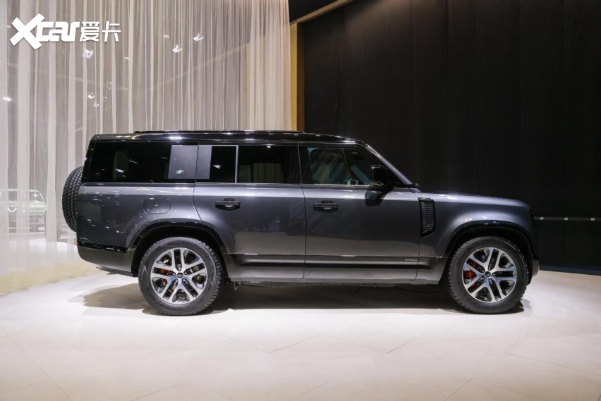 可以商务的硬派越野,路虎卫士130比宝马x7更全能