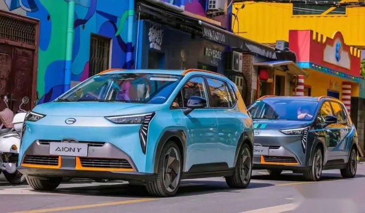 五菱“冲高路”还不死心，预推出15万级家用纯电车，能有戏？