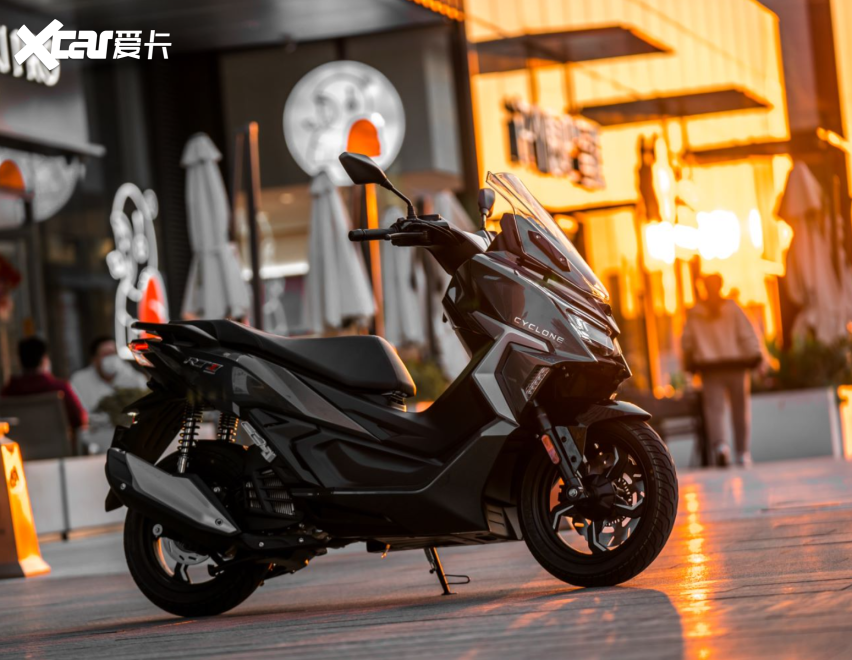 150踏板再迎新成员,宗申赛科龙rt1强势亮相,水冷abs tcs双