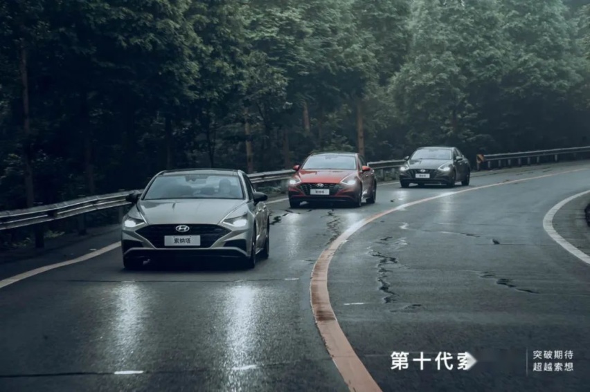 “藤原拓海”可能买一辆韩系车否?开第十代索纳塔龙泉山上找答案