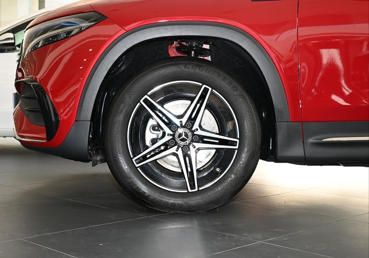 来自传统豪华品牌的纯电SUV，奔驰EQB是一辆什么样的车？
