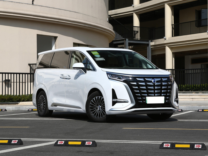 高端电动MPV“先驱者”，岚图梦想家VS腾势D9，选谁更合适？
