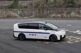 公路高铁来袭！理想MEGA秒变和谐号，网友直呼太酷了！