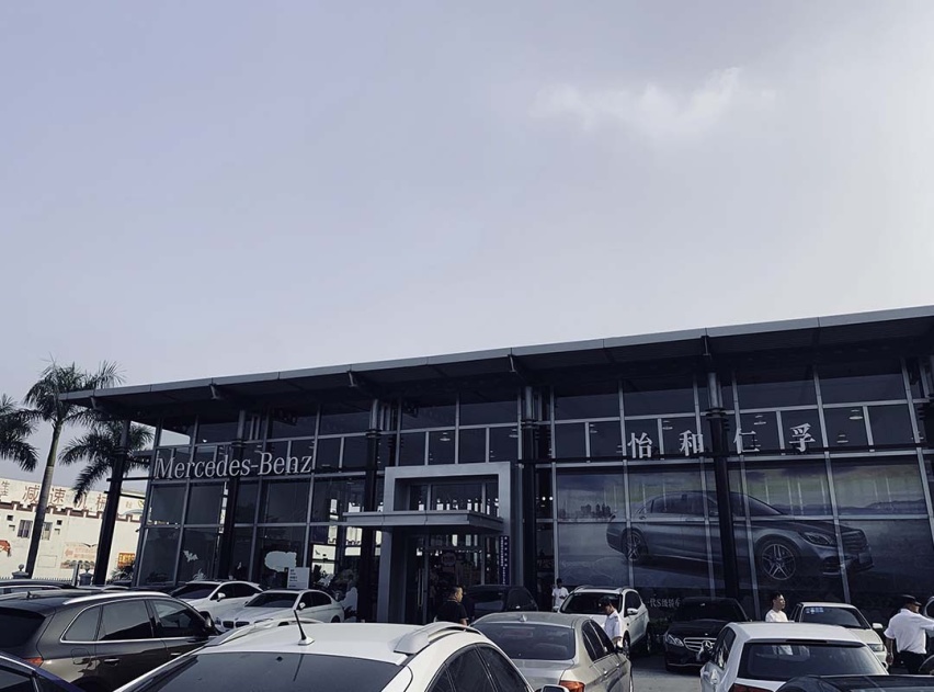 都是裸车29万，你选丐版奔驰奥迪，还是顶配丰田亚洲龙？