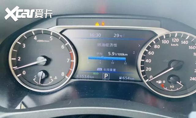 满载四人带货，空调音响全开，最低油耗5.2L！这款B级车了不起