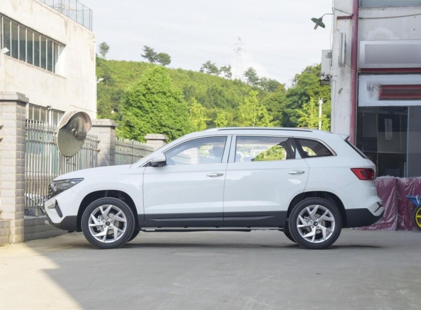 全系标配1.4T发动机，百公里油耗7.34L，新捷达VS7养车成本贵吗