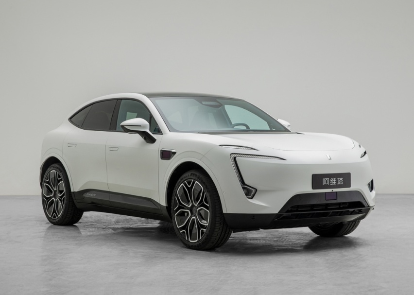 实际落地不到30万，直瞄特斯拉Model Y，阿维塔11单电机版上市
