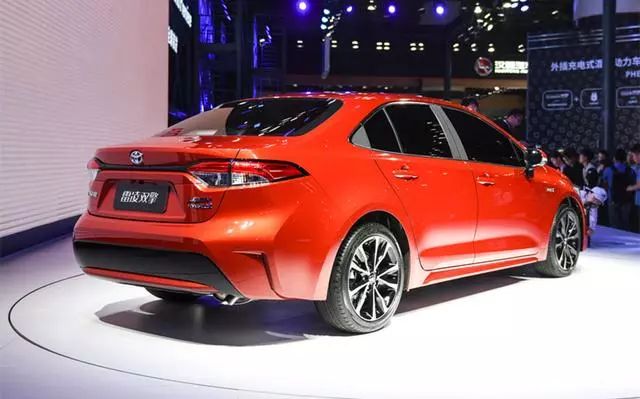 骨子里是同一台车，外观更帅、性价比更高，为啥它卖不过卡罗拉？