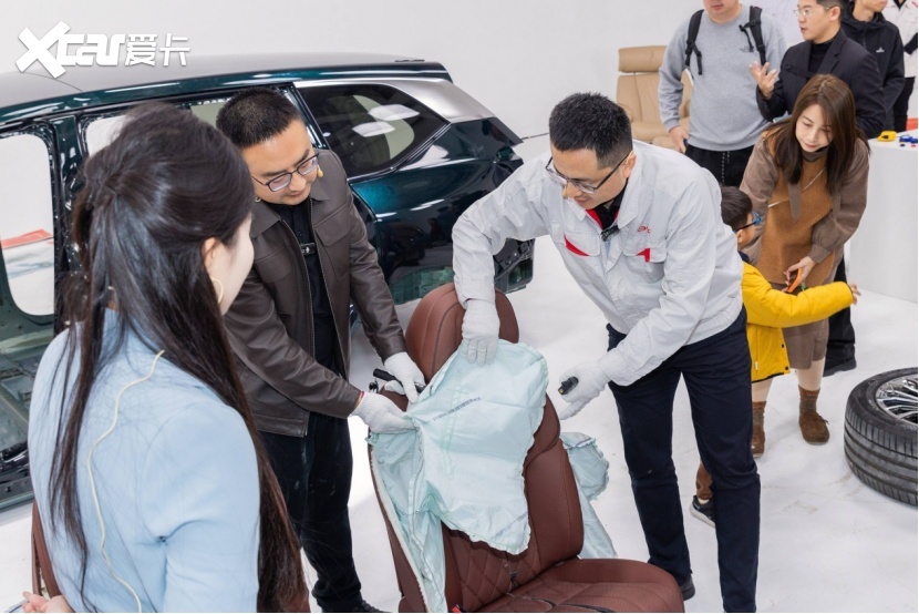 全粒面Nappa真皮，昊铂HL座椅的豪华质感来源