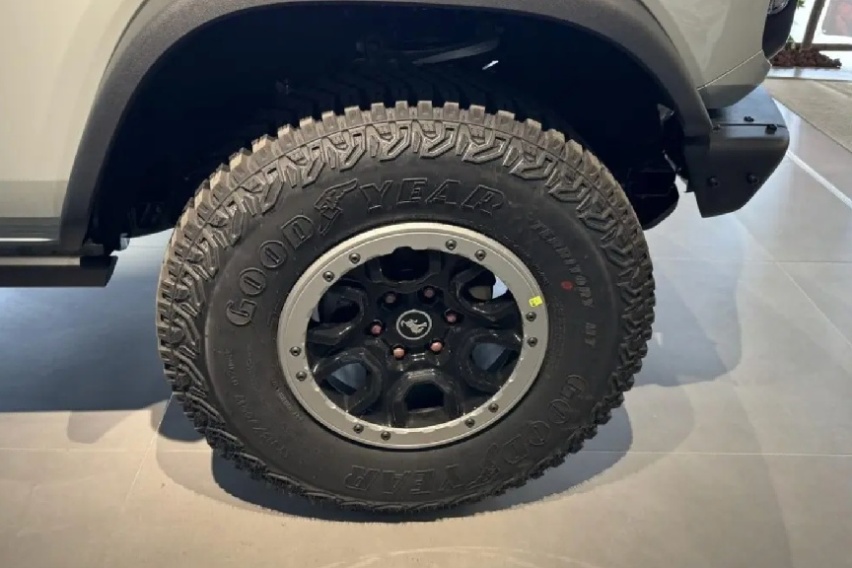 福特烈马到店实拍，2.3T+10AT+三把锁，尺寸大过坦克300