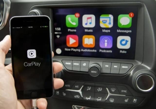 开车用导航,手机、CarPlay和车机,哪个更方便?