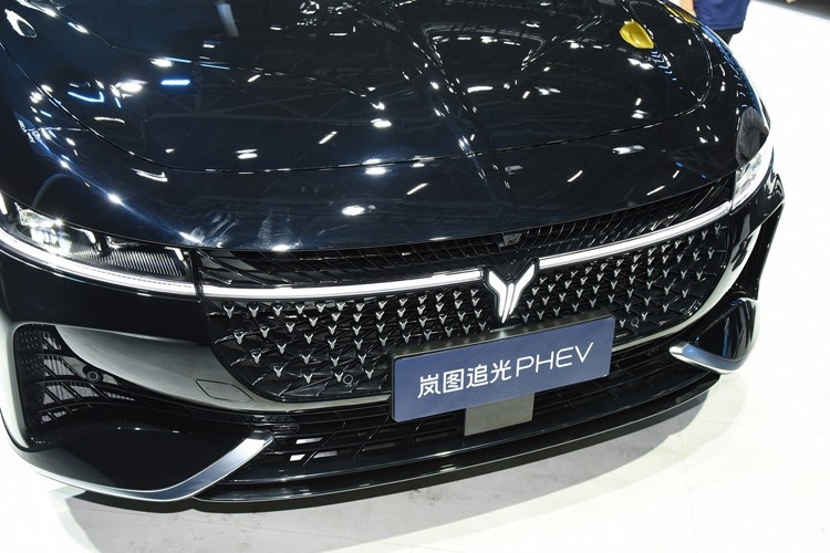 岚图追光PHEV上市，25.28万起，综合续航1260km！